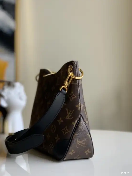 LOUIS VUITTON PM ODÉON 0520